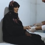 Nada Al-Saleh, 80-jarige Syrische vrouw, in gezondheidscentrum van Dokters van de Wereld 