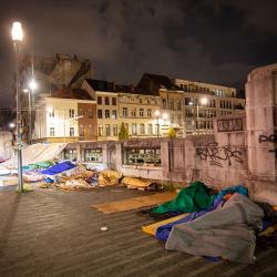 Migranten slapen op straat